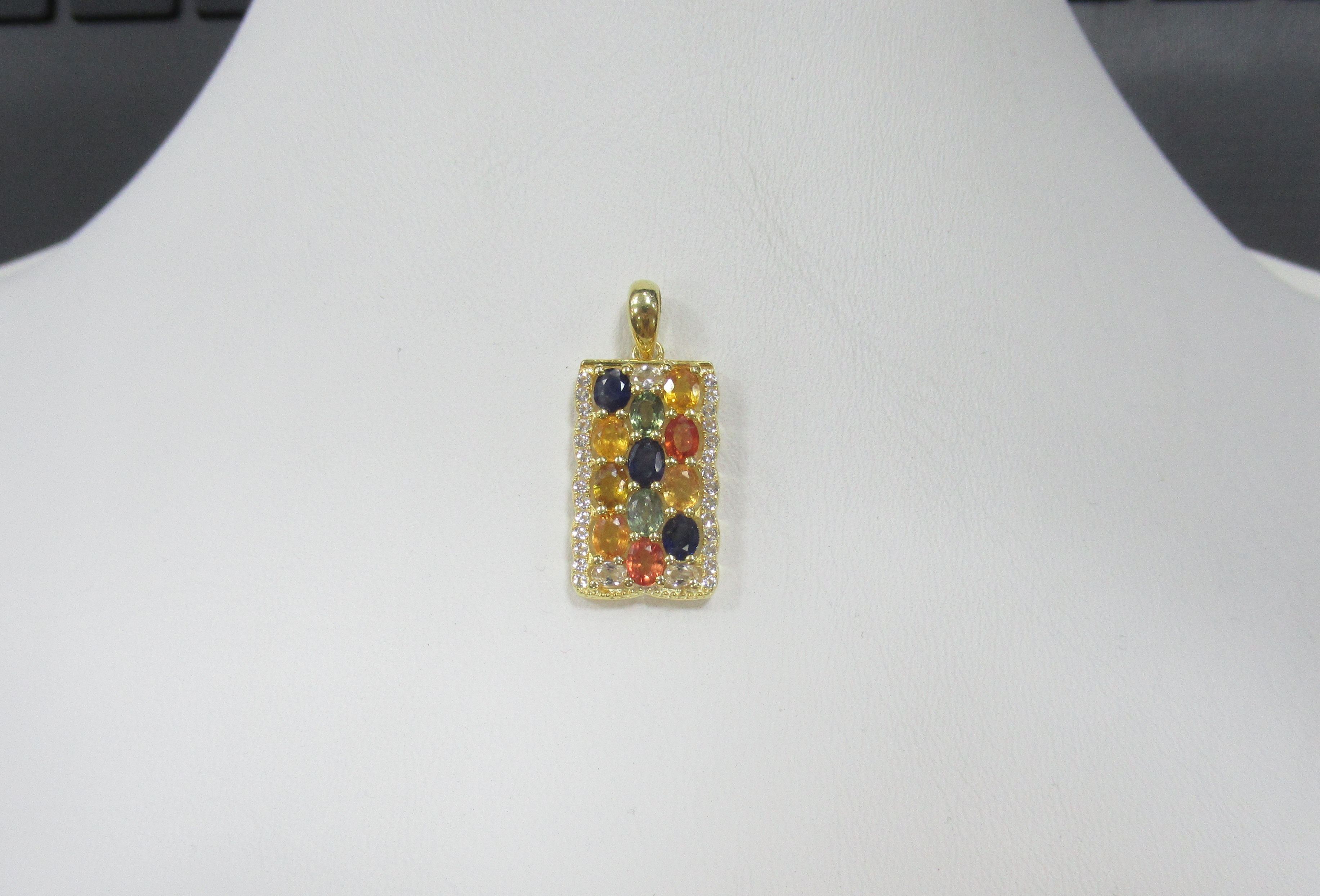 Серебряная подвеска с мультисапфирами